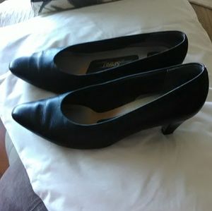 Easy Spirit black kid leather heels
